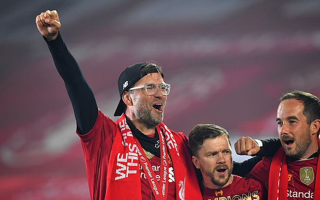 欧冠球员表现评析：C罗连续进球,（欧冠球员发挥观察：C罗连场破门）