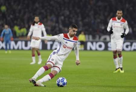 他的跑位太聪明了（他的无球跑动充满智慧）