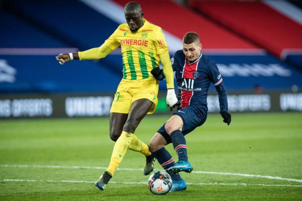 托特纳姆热刺被告知，他们“最大的错误”可以通过一月份引进明星中场球员来解决。（热刺被指只需在一月引进明星中场，便可弥补其“最大失误”）