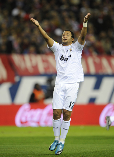 他今天完全控制了节奏（他今日牢牢掌控了节奏）