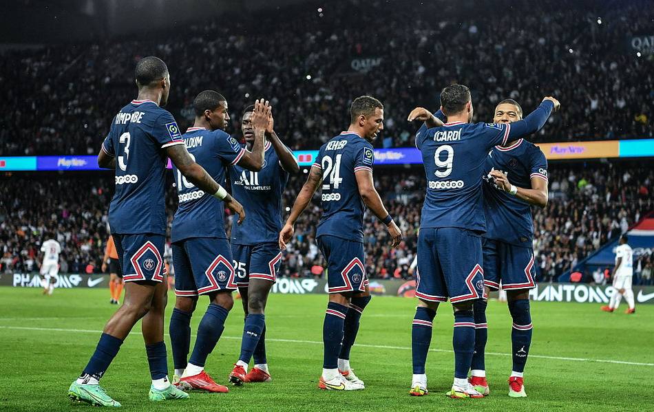 前河北队门将王年将成拍戏时被打伤，眼角被打开缝了三针（前河北队门将王年将在拍戏时受伤，眼角撕裂缝三针）